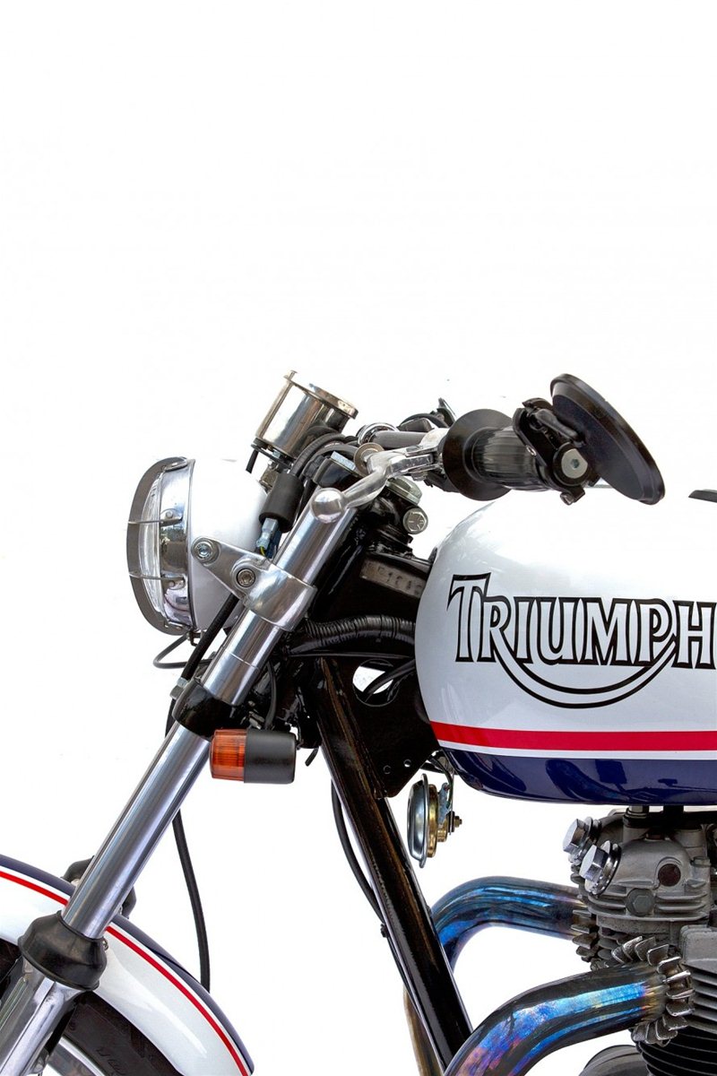 Флэт-трекер Triumph T120 от Deus Ex Machina