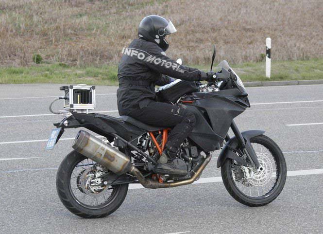 Шпионские фото мотоцикла KTM Adventure 1290
