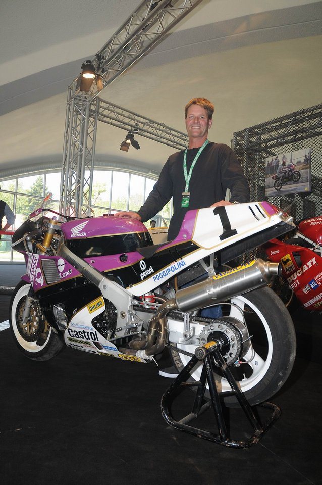 Исторические мотоциклы WSBK представили в Монце